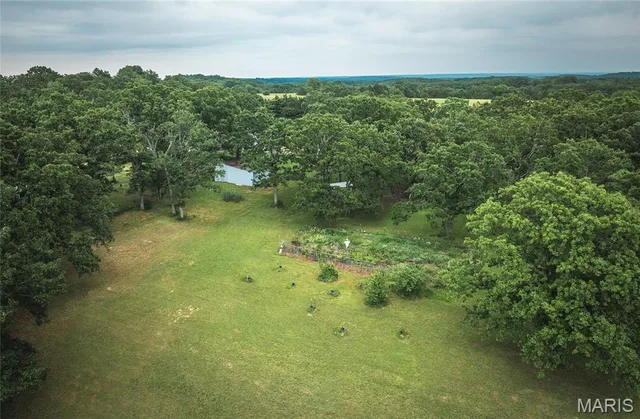 Primary bedroom — 522 Highway FF Bourbon Missouri real estate