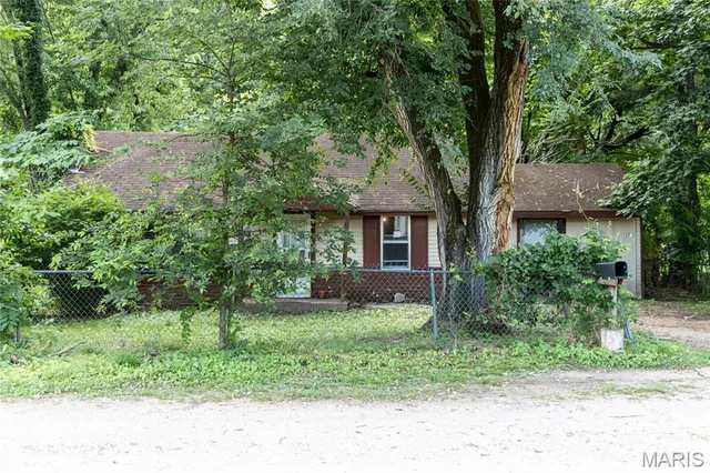 Front exterior — 1701 Pearson Street Waynesville Missouri real estate