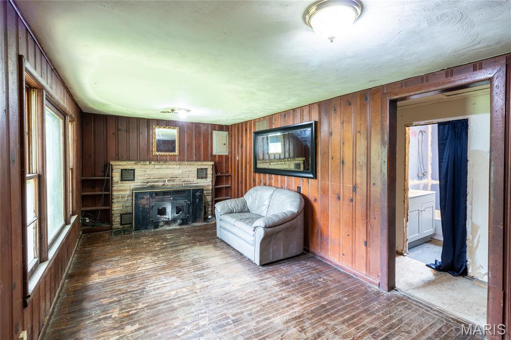 Living room — 1701 Pearson Street Waynesville Missouri real estate