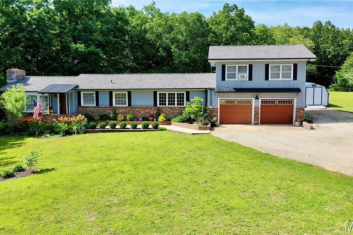 10081 County Road 5460 Rolla Missouri 4 bedroom 3 bathroom home for sale listed at $399,900
