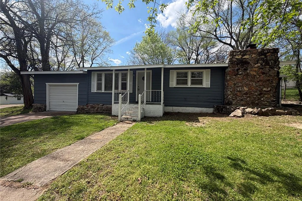 102 Branch Lane Crocker Missouri 2 bedroom 1 bathroom home for sale listed at $95,000