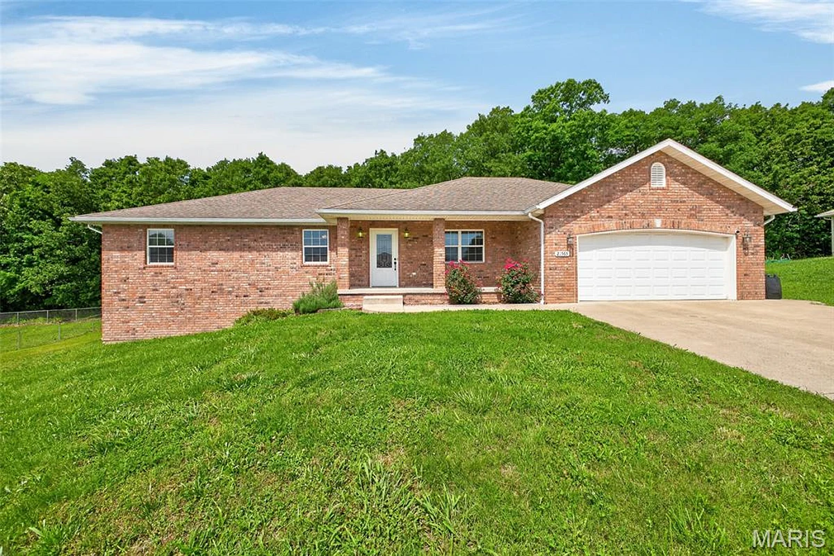 20565 London Lane Waynesville Missouri 3 bedroom 2 bathroom home for sale listed at $247,500