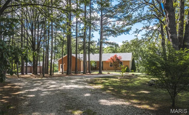 Primary bedroom — 16209 S Highway 63 Vichy Missouri real estate