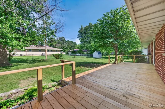 Primary bedroom — 2020 Highland Street Lebanon Missouri real estate