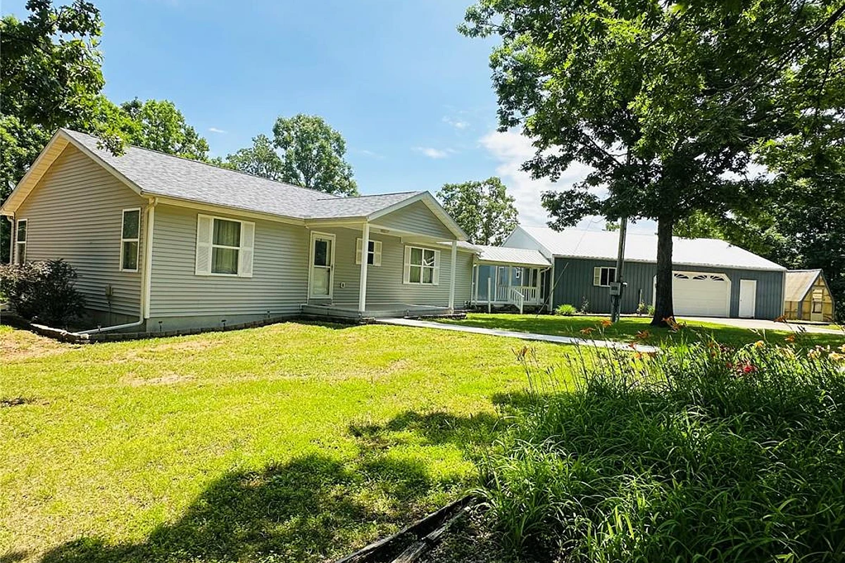 19940 County Road 4450 Salem Missouri 4 bedroom 3 bathroom home for sale listed at $498,500