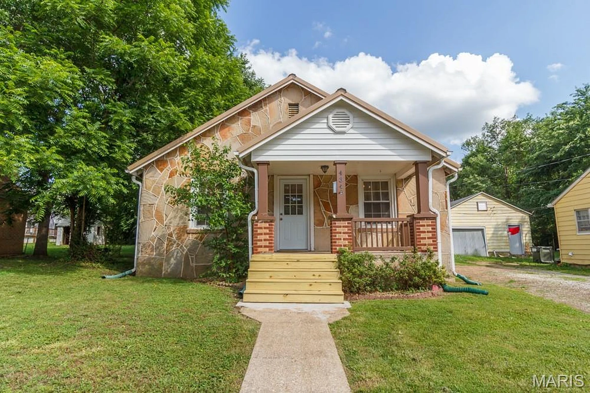 434 W Hayes Street Lebanon Missouri 2 bedroom 1 bathroom home for sale listed at $149,900