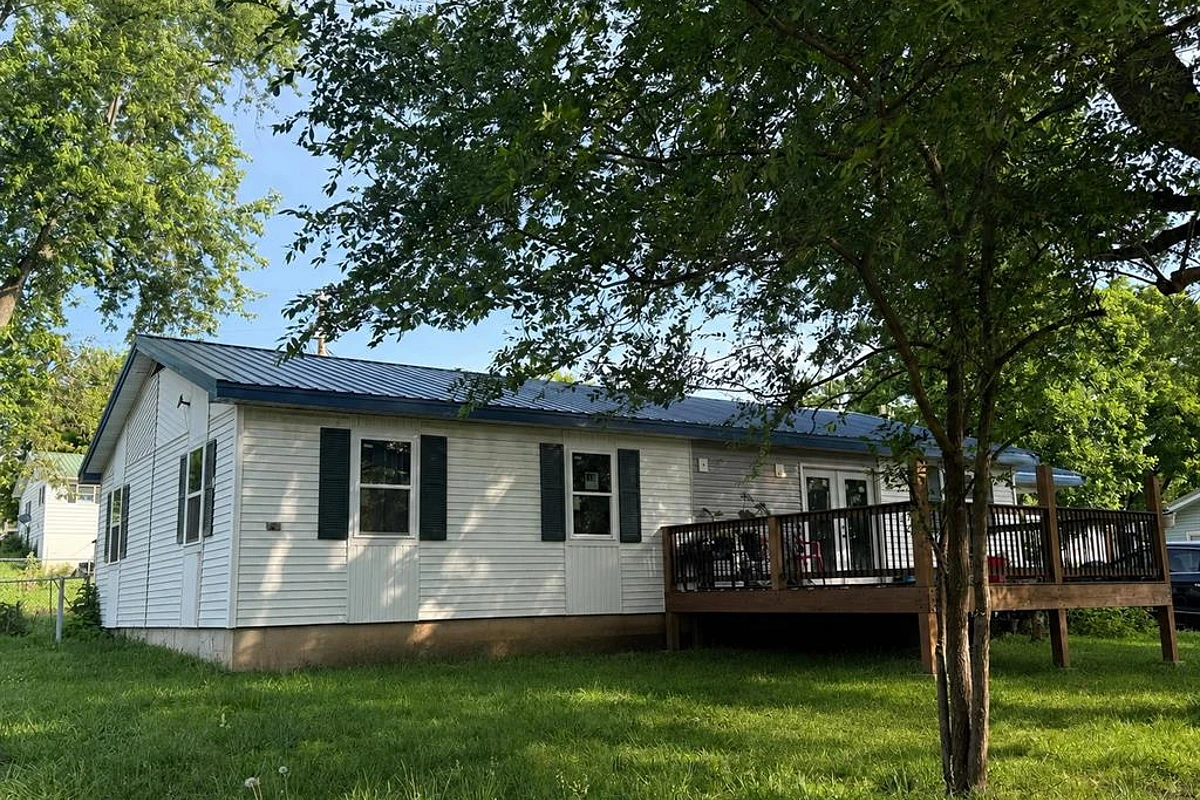 101 Thompson Street Iberia Missouri 3 bedroom 2 bathroom home for sale listed at $128,000