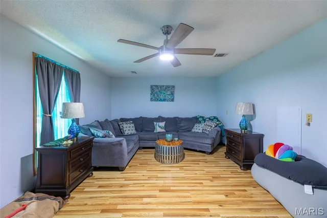 Kitchen — 2197 State Highway 142 West Doniphan Missouri real estate