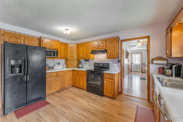 Primary bedroom — 2197 State Highway 142 West Doniphan Missouri real estate