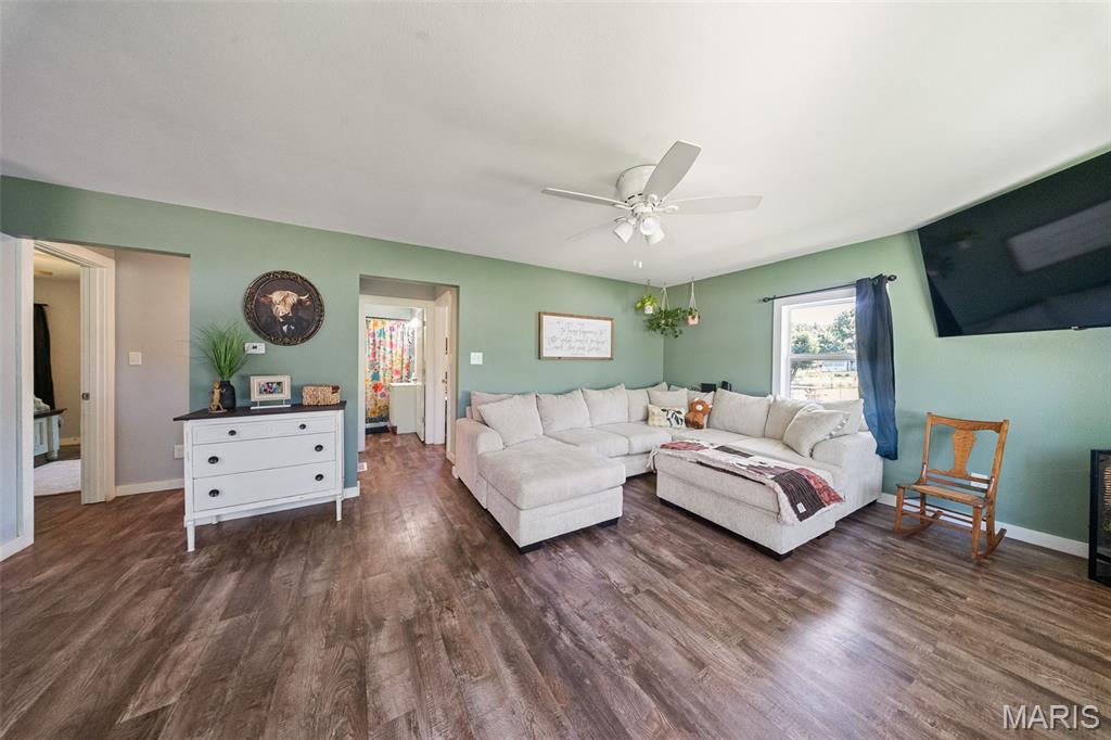 Living room — 310 State Route DD St James Missouri real estate