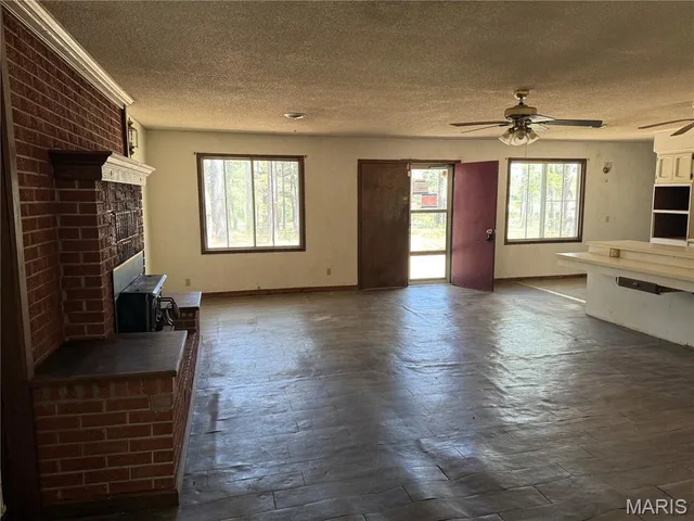 Living room — 16558 Hwy BB Licking Missouri real estate