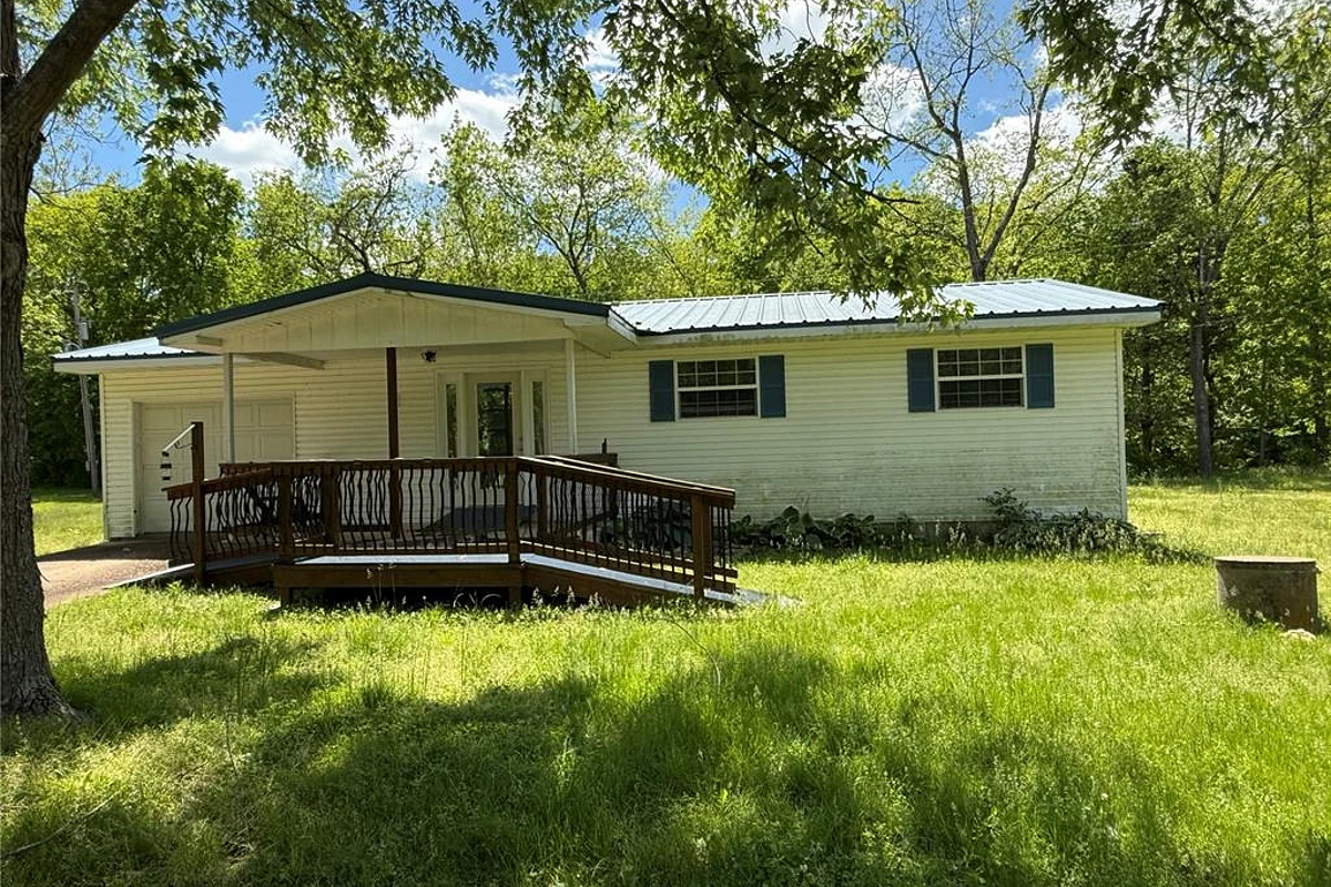 12660 Beaver Manor Rd Rolla Missouri 3 bedroom 2 bathroom home for sale listed at $175,900