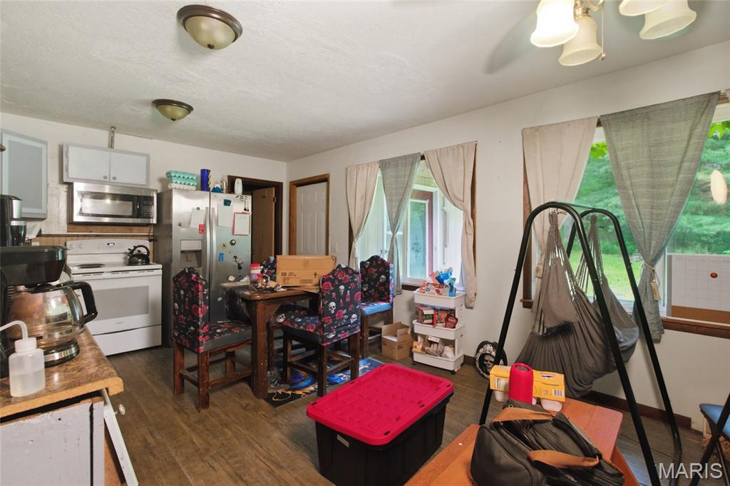 Primary bedroom — 25747 Nugget Drive Lebanon Missouri real estate