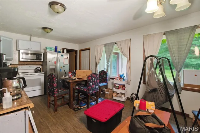Primary bedroom — 25747 Nugget Drive Lebanon Missouri real estate