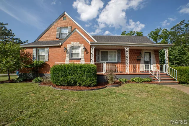 Front exterior — 619 N Madison Avenue Lebanon Missouri real estate