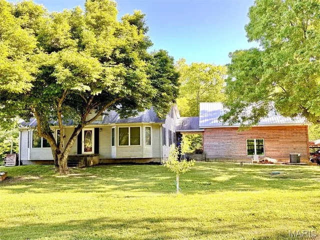 Front exterior — 352 Madison Wayne 9305 Unincorporated Missouri real estate