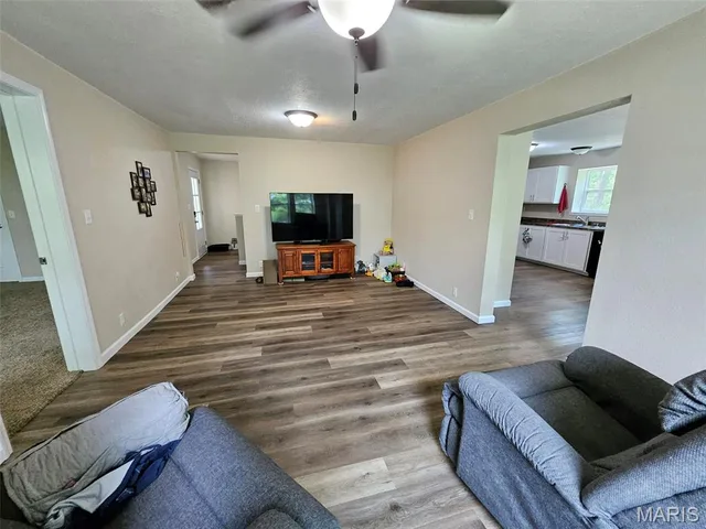 Primary bedroom — 13800 Holly Lane Dixon Missouri real estate
