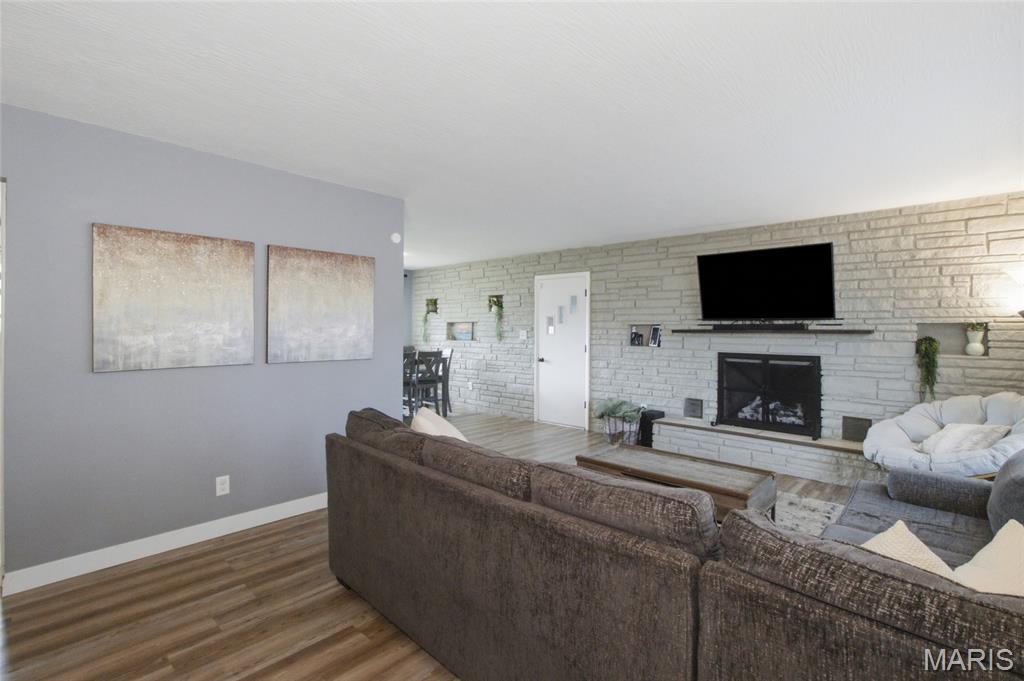 Living room — 916 E 9th Street Rolla Missouri real estate