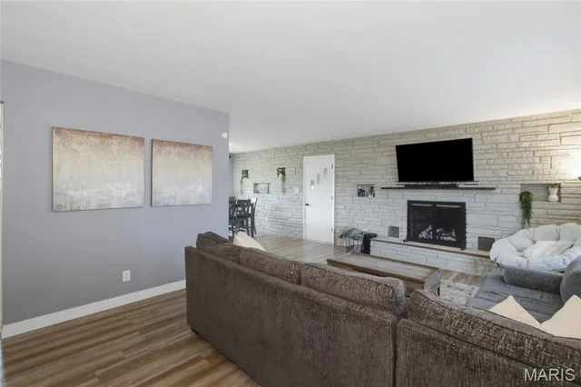 Living room — 916 E 9th Street Rolla Missouri real estate
