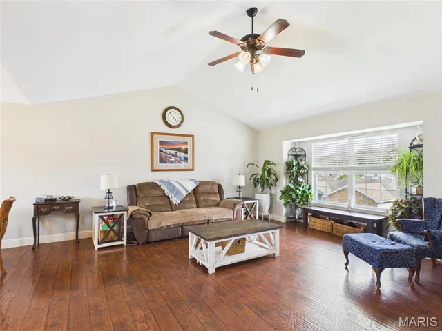 Living room — 100 Mary Catherine Waynesville Missouri real estate