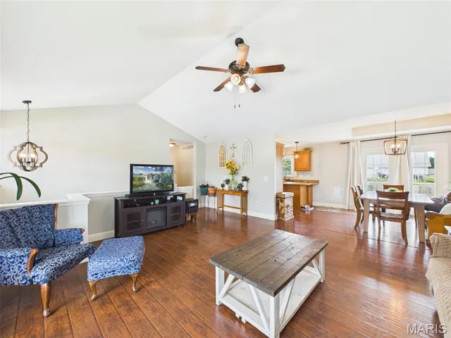 Primary bedroom — 100 Mary Catherine Waynesville Missouri real estate
