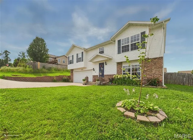 Front exterior — 100 Mary Catherine Waynesville Missouri real estate
