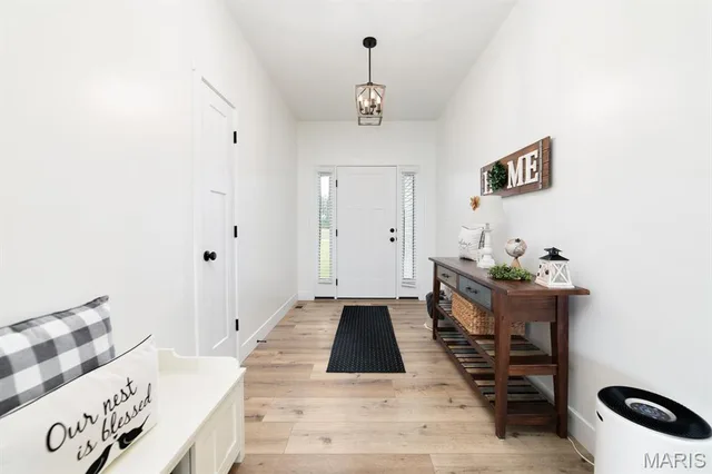 Primary bedroom — 22845 Jewell Lynn Court Warrenton Missouri real estate
