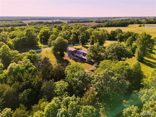 Primary bedroom — 32019 County RD 358 Kahoka Missouri real estate