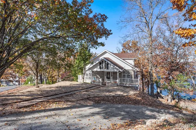 Primary bedroom — 21 Jonathan Court Lake Ozark Missouri real estate