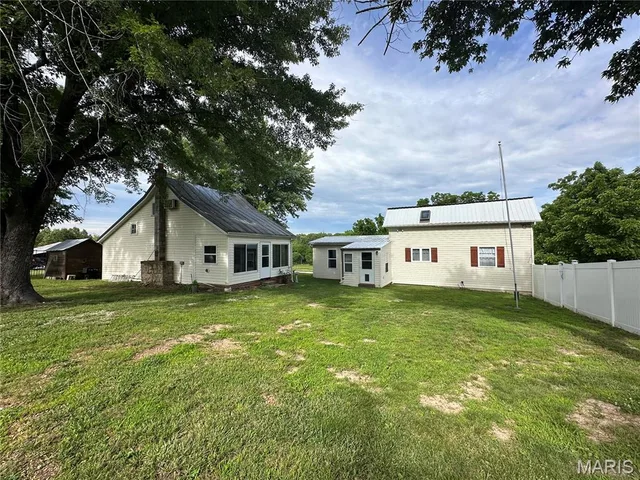 Primary bedroom — 23454 Highway C Belle Missouri real estate