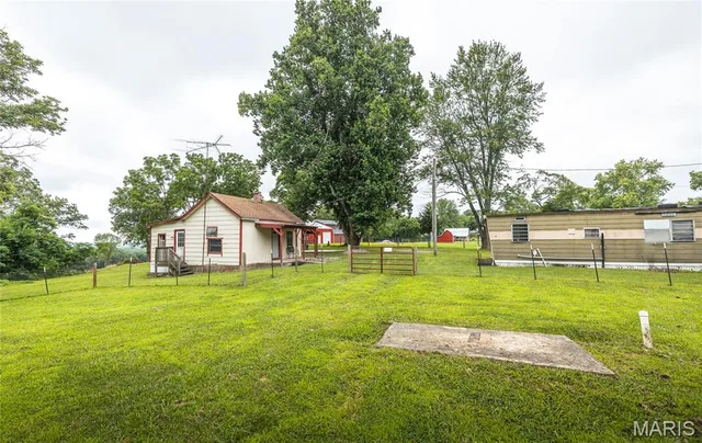Kitchen — 404,406,408 N Frisco Street Crocker Missouri real estate