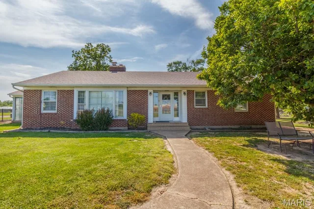 Front exterior — 837 NORTH HIGHWAY 5 Lebanon Missouri real estate