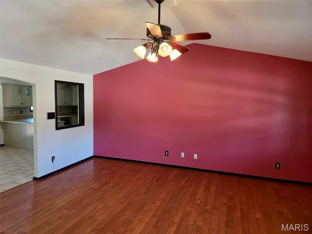 Living room — 20172 London Lane Waynesville Missouri real estate