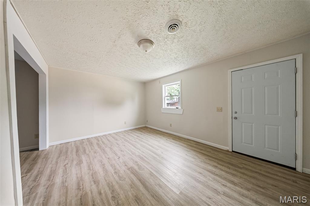 Kitchen — 15020 Hackney Drive St Robert Missouri real estate