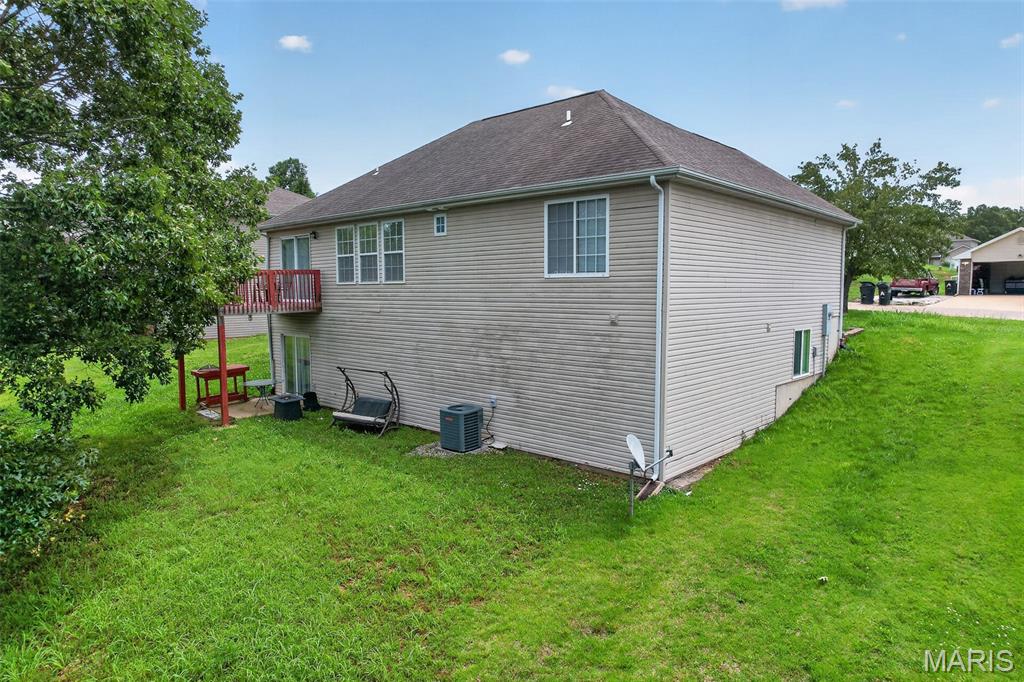 Living room — 215 Settlers Pass Waynesville Missouri real estate
