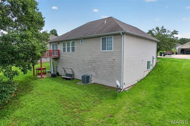 Living room — 215 Settlers Pass Waynesville Missouri real estate