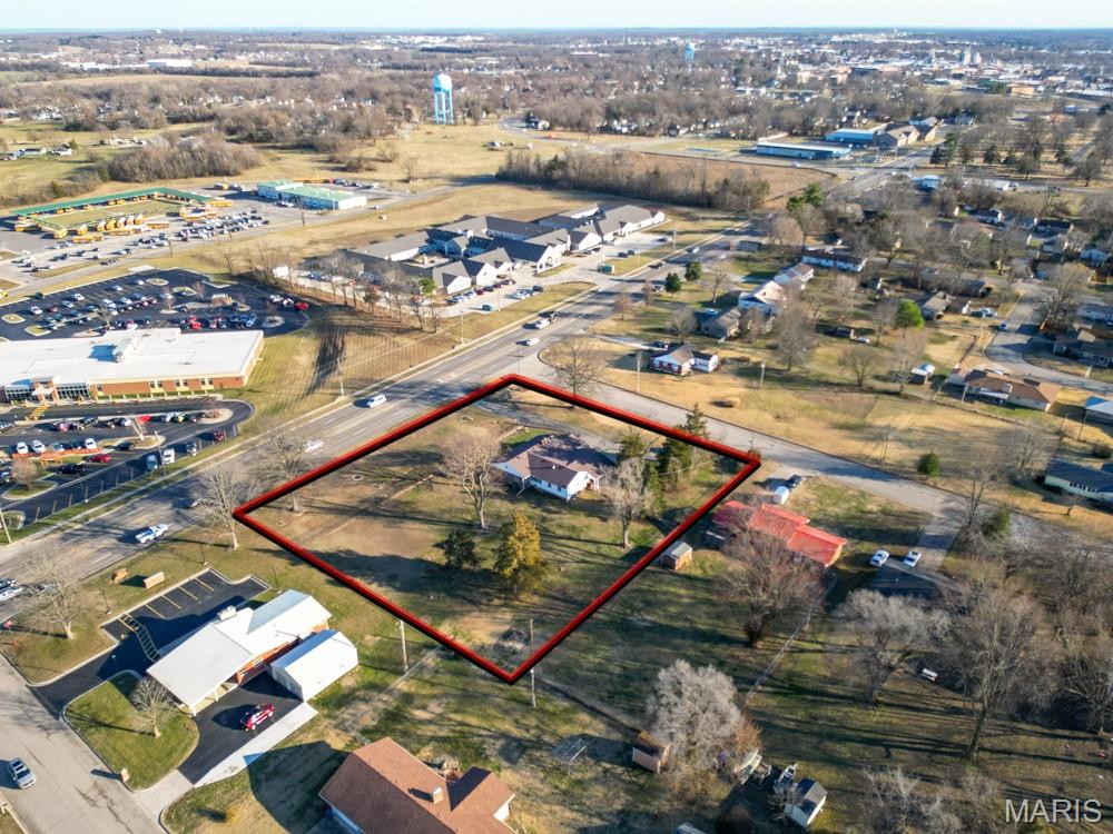 Primary bedroom — 837 NORTH HIGHWAY 5 Lebanon Missouri real estate