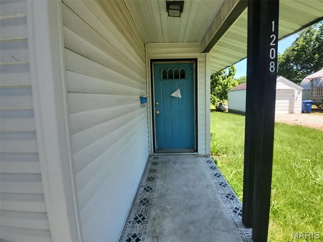 Primary bedroom — 1208 Thomasville Road Houston Missouri real estate