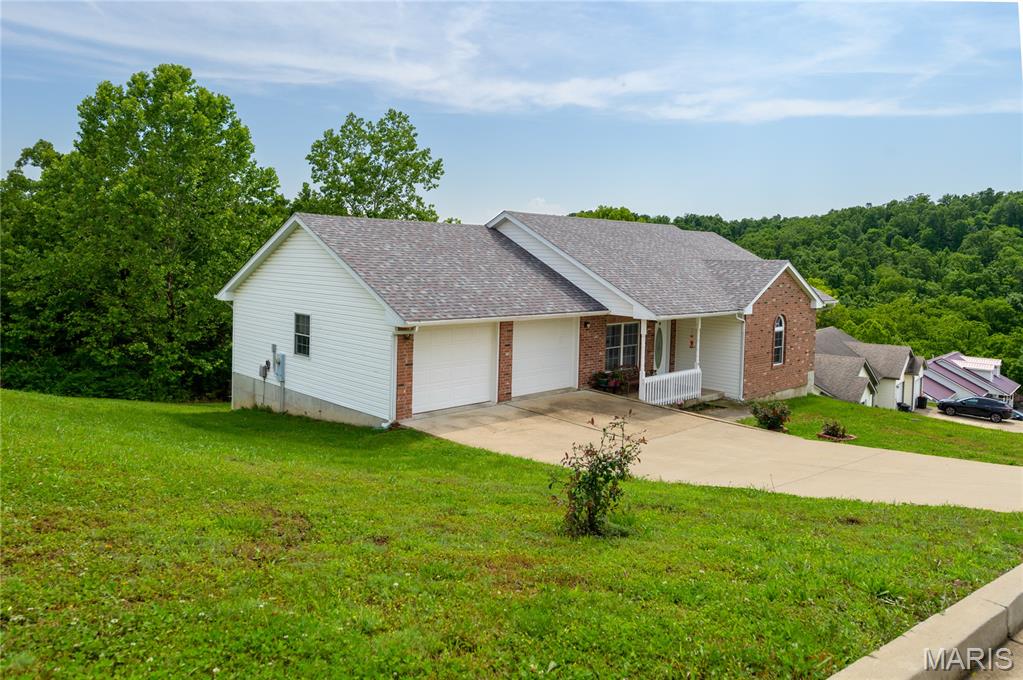 Living room — 160 Sawmill Road St Robert Missouri real estate