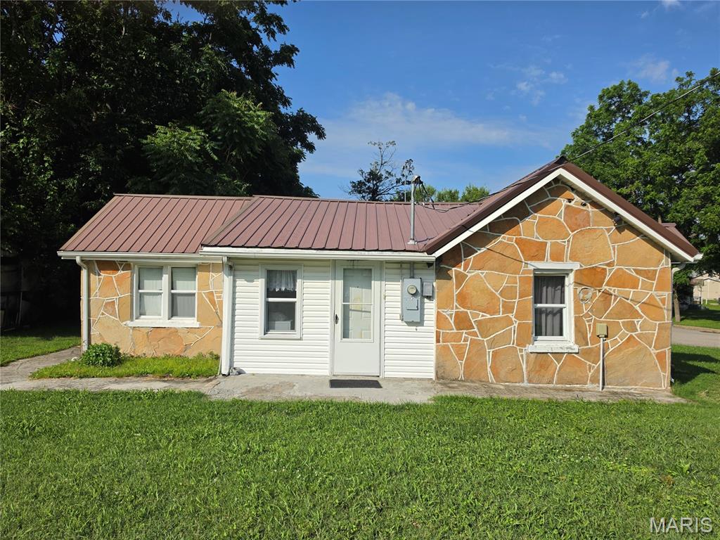 Front exterior — 411 South Street Lebanon Missouri real estate
