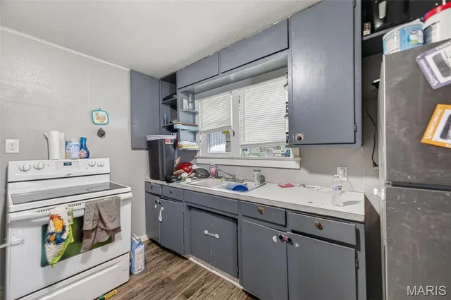 Primary bedroom — 758 / 766 Mizer Street Lebanon Missouri real estate