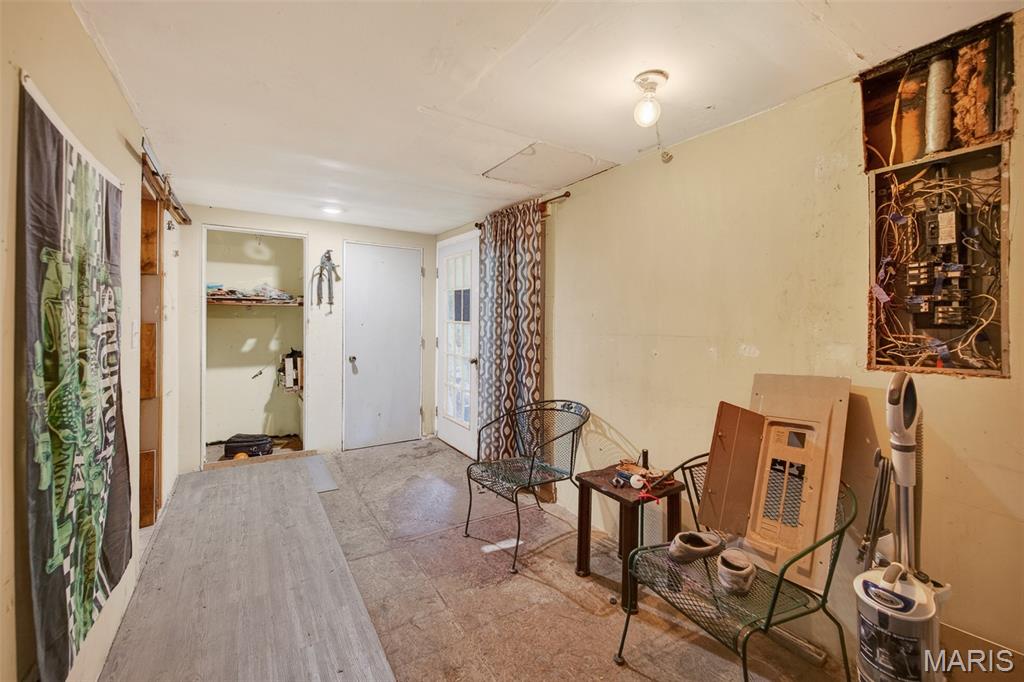 Primary bedroom — 12961 Highway 64 Lebanon Missouri real estate