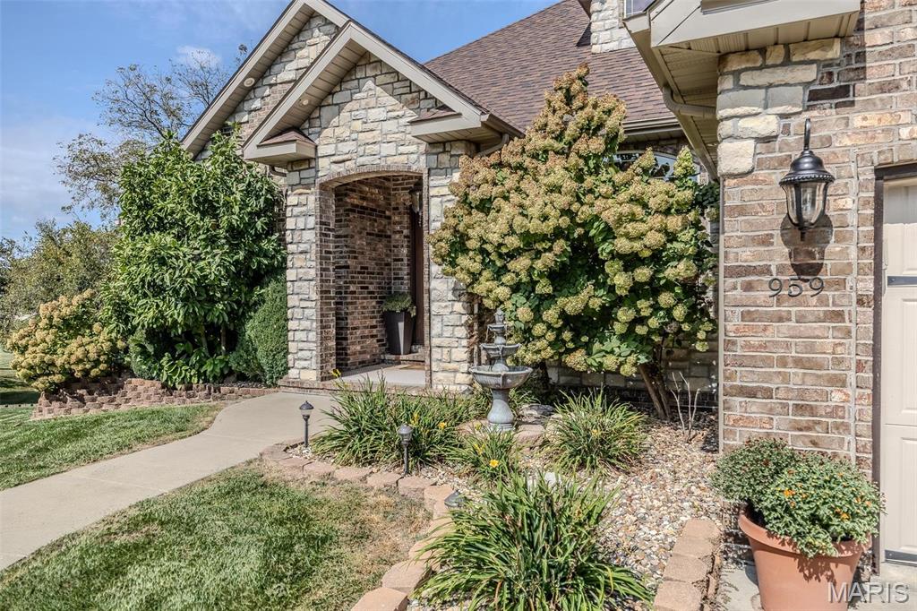 Front exterior — 959 Cobblestone Ct Lebanon Missouri real estate