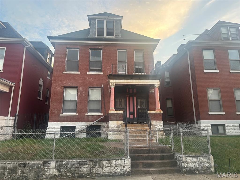 3500 Greer Avenue St Louis Missouri 5 bedroom 2 bathroom home for sale listed at $30,000