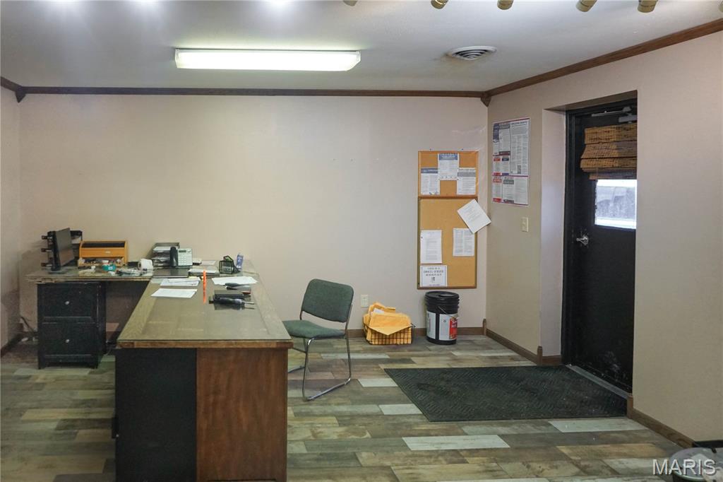 Primary bedroom — 11227 Twitty Drive Rolla Missouri real estate