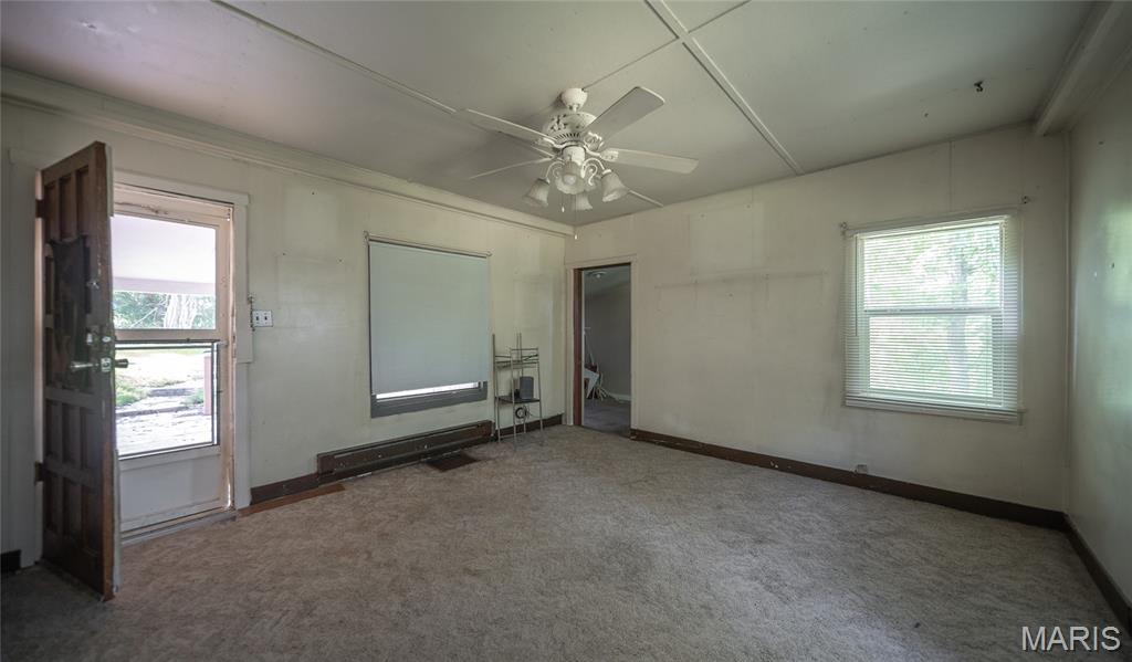 Living room — 18065 Crown Road Dixon Missouri real estate