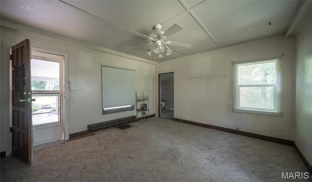 Living room — 18065 Crown Road Dixon Missouri real estate