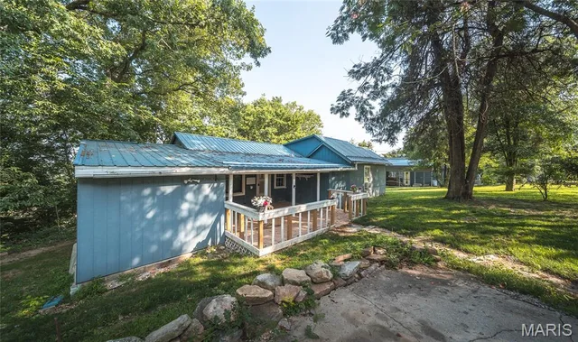 Front exterior — 18065 Crown Road Dixon Missouri real estate