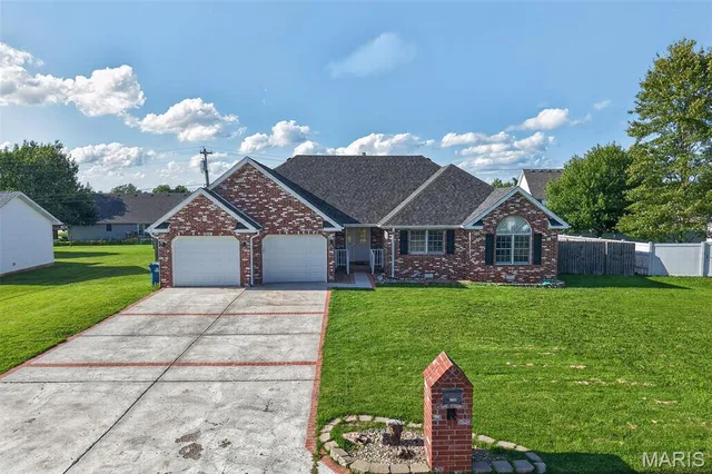 Front exterior — 413 Lasalle Street Lebanon Missouri real estate