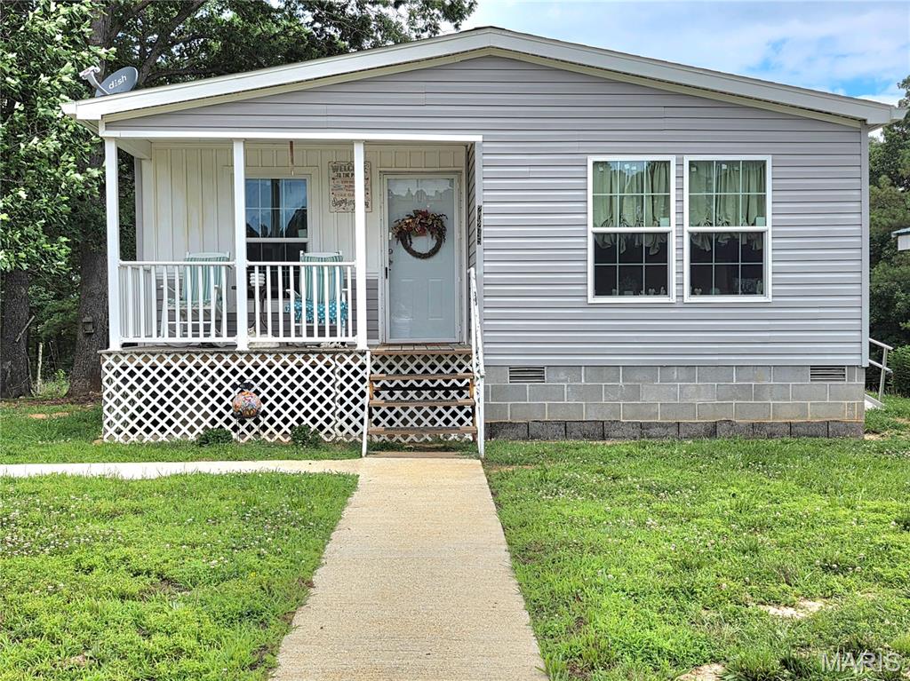 20245 Friendship Drive Raymondville Missouri 3 bedroom 2 bathroom home for sale listed at $180,000